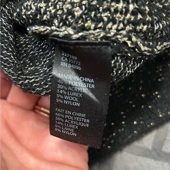 ✨4/$30 Dex Longer Black/gold sweater - Picture 6 of 6